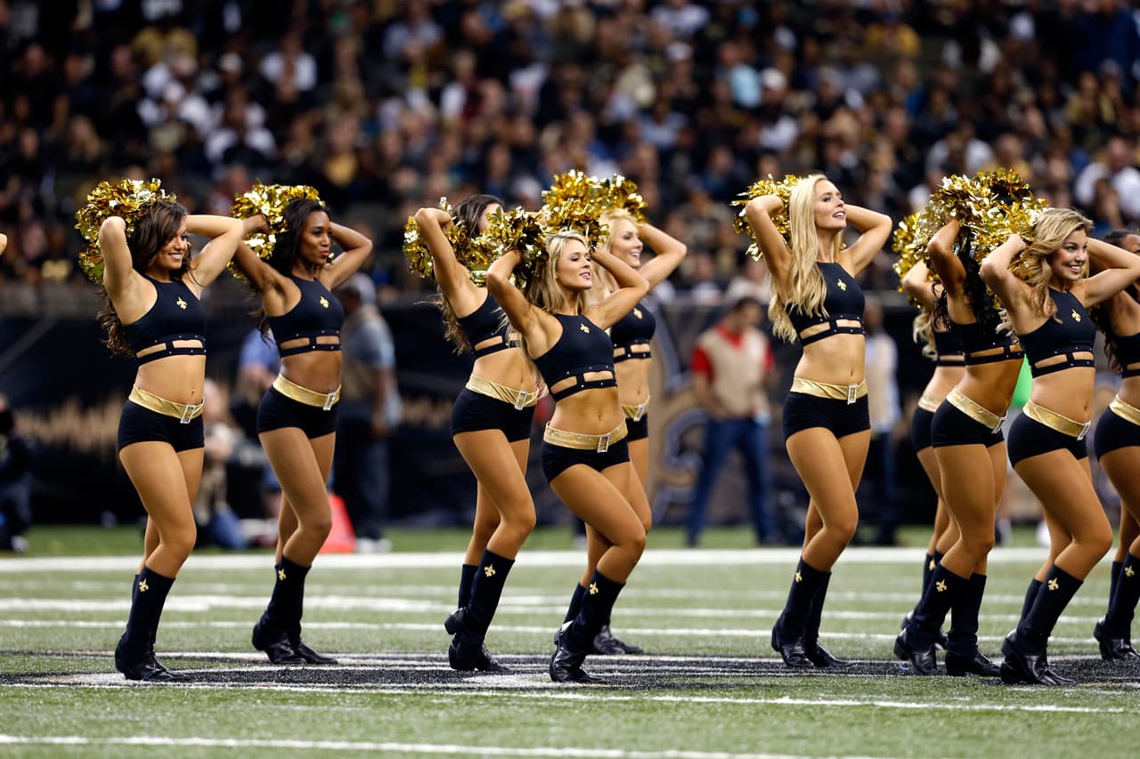 Abrigadas, con faldita, con pantalón, ¡ellas siempre lucen sensacional! Checa a las bellezas de la Semana 13 de la NFL.