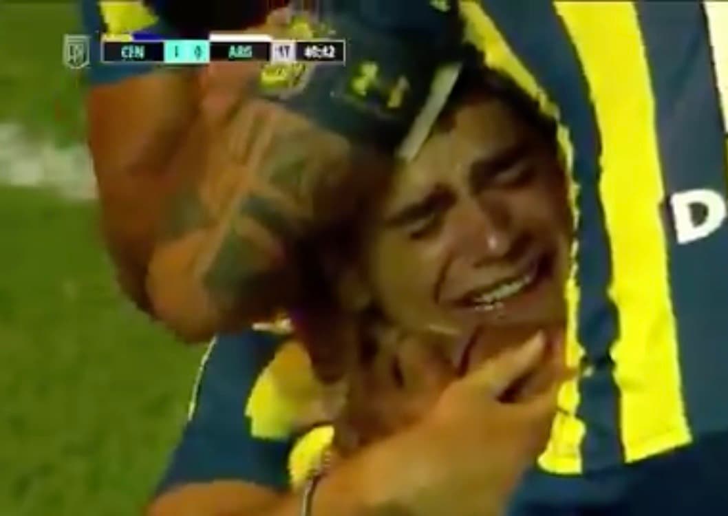 Mexicano Luca Martínez llora con su primer gol en Rosario Central