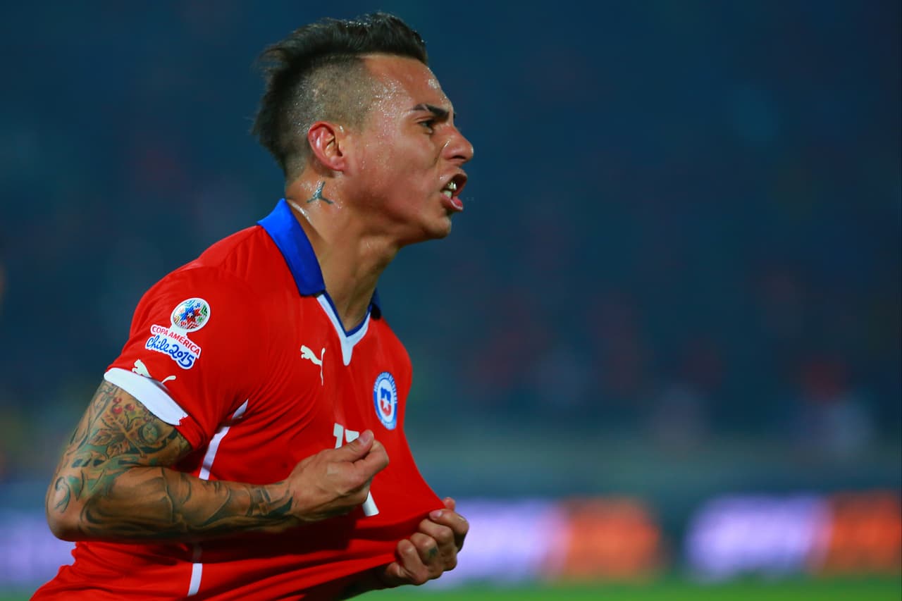 En cuestión individual Eduardo Vargas volvió a ser la sorpresa desde la banca para Chile, así como lo fue ante España en el Mundial el delantero brilló ante Ecuador en la Copa América.