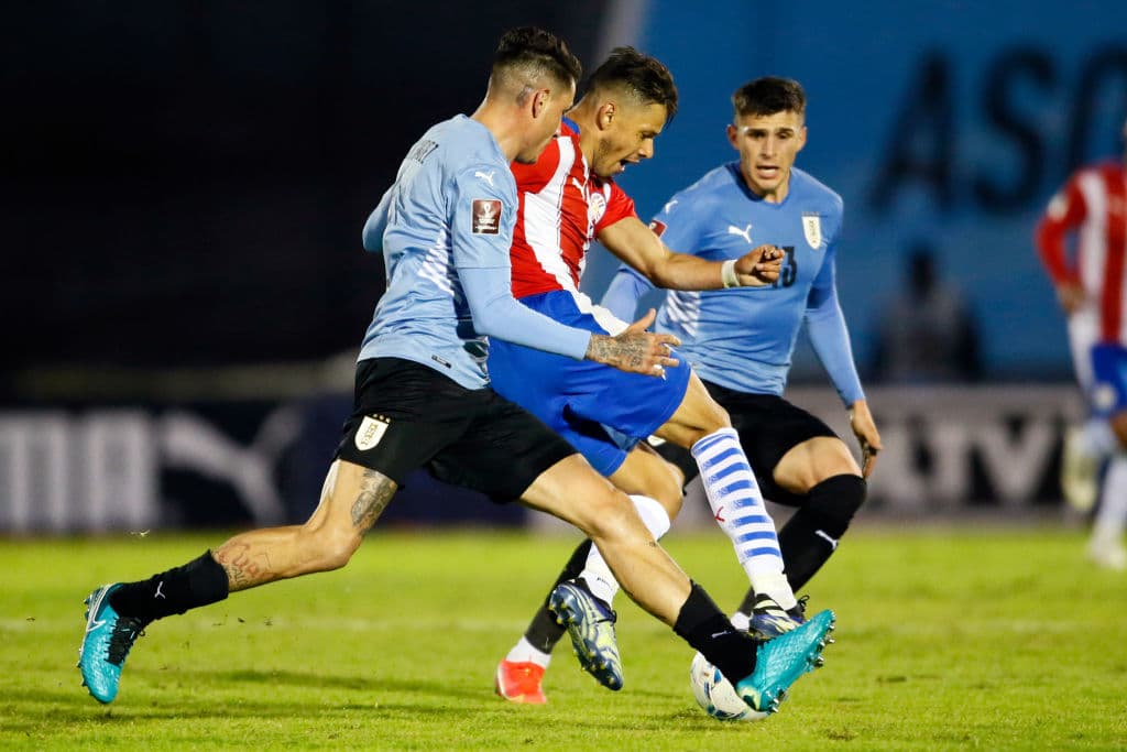 La gran ofensiva de Uruguay no logra batir a Antony Silva y empatan 0-0 en la séptima jornada de las eliminatorias rumbo a Qatar 2022.