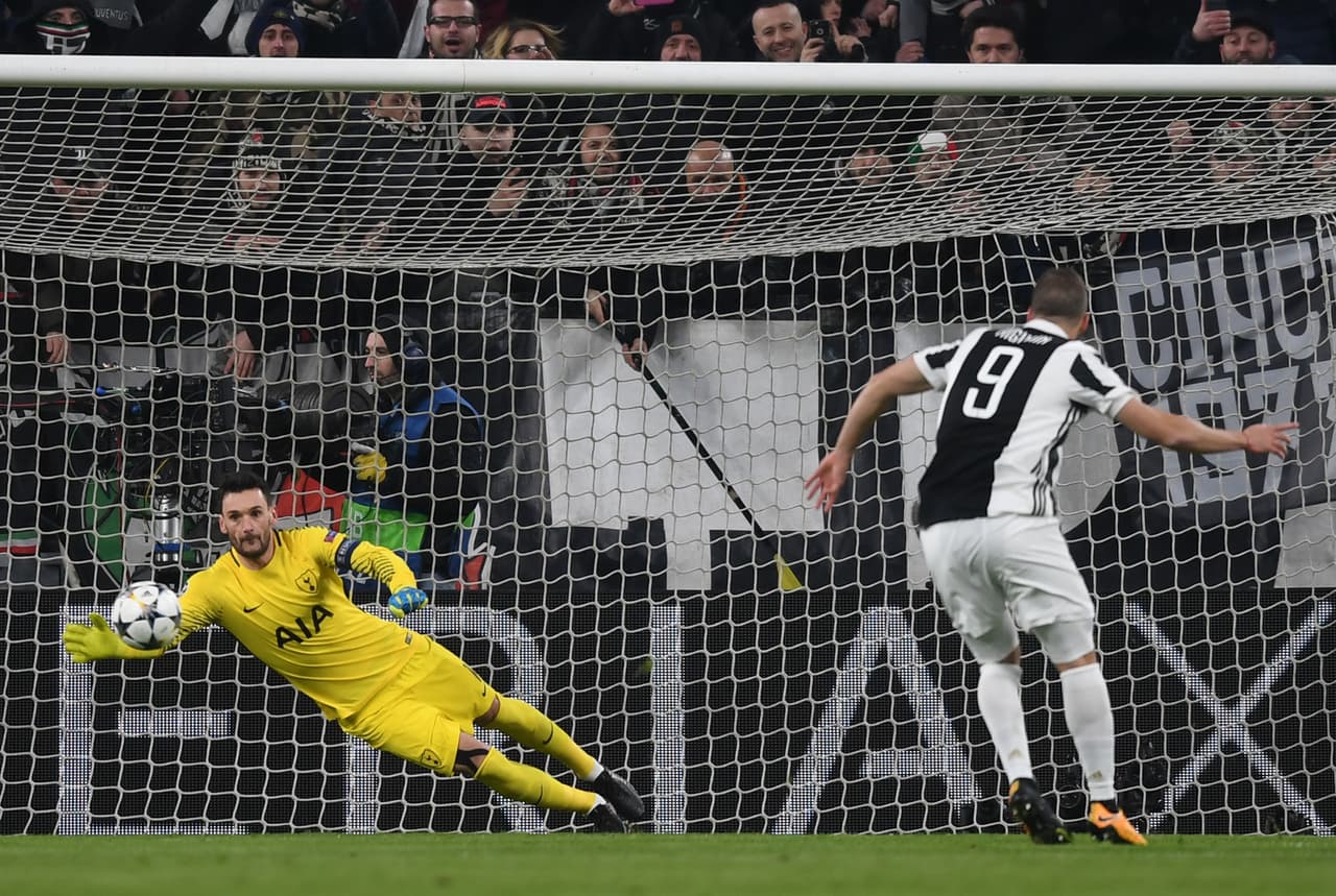 Como un golpe de autoridad, llegó un penalti que de nuevo Higuaín cambió por gol al minuto 9 del primer tiempo para el 2-0 contra Tottenham.