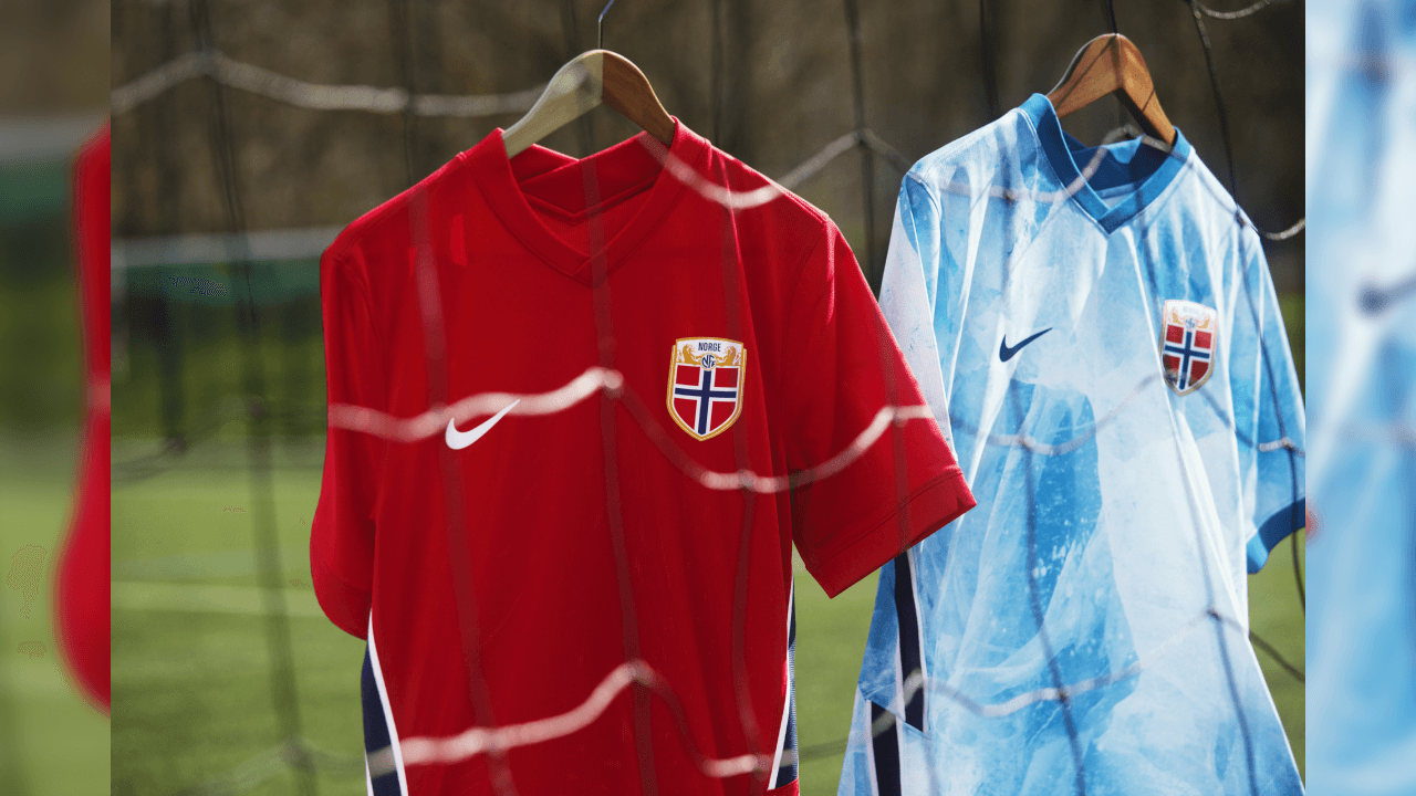 Vinculado porel tema de "Fuego y hielo", la camiseta de casa de Noruega arde, mientras que la de visita captura el terreno accidentado y los glaciares de las tierras nórdicas.