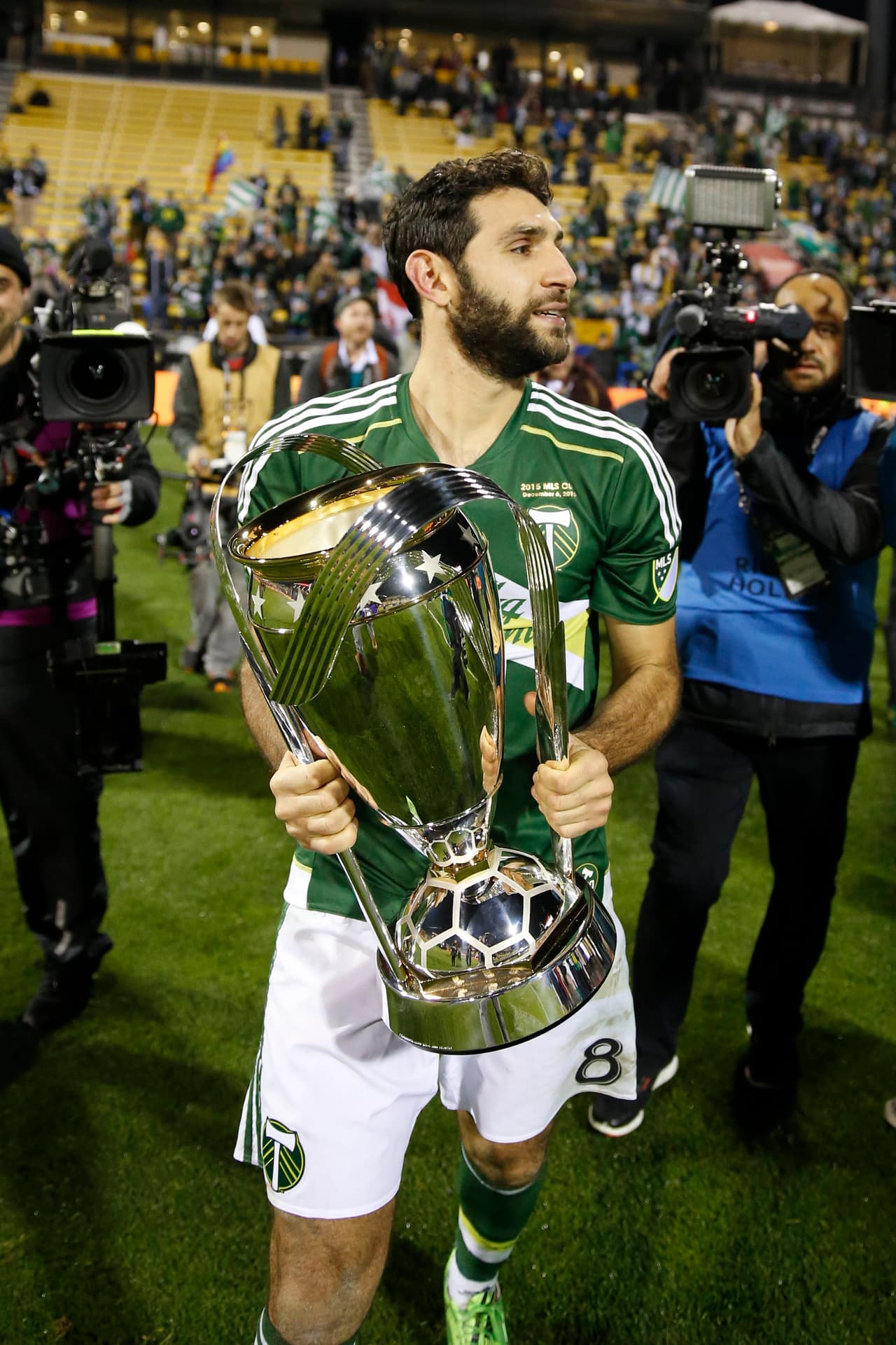 El trofeo cuenta con 11 facetas en la parte frontal y otras once en la parte posterior, que simbolizan a los 22 jugadores que participan de un partido de fútbol.
<br>
<br>En la base de la copa se puede apreciar un mapa de Norteamérica, y cada mercado que ha ganado una MLS Cup está señalado con una estrella.