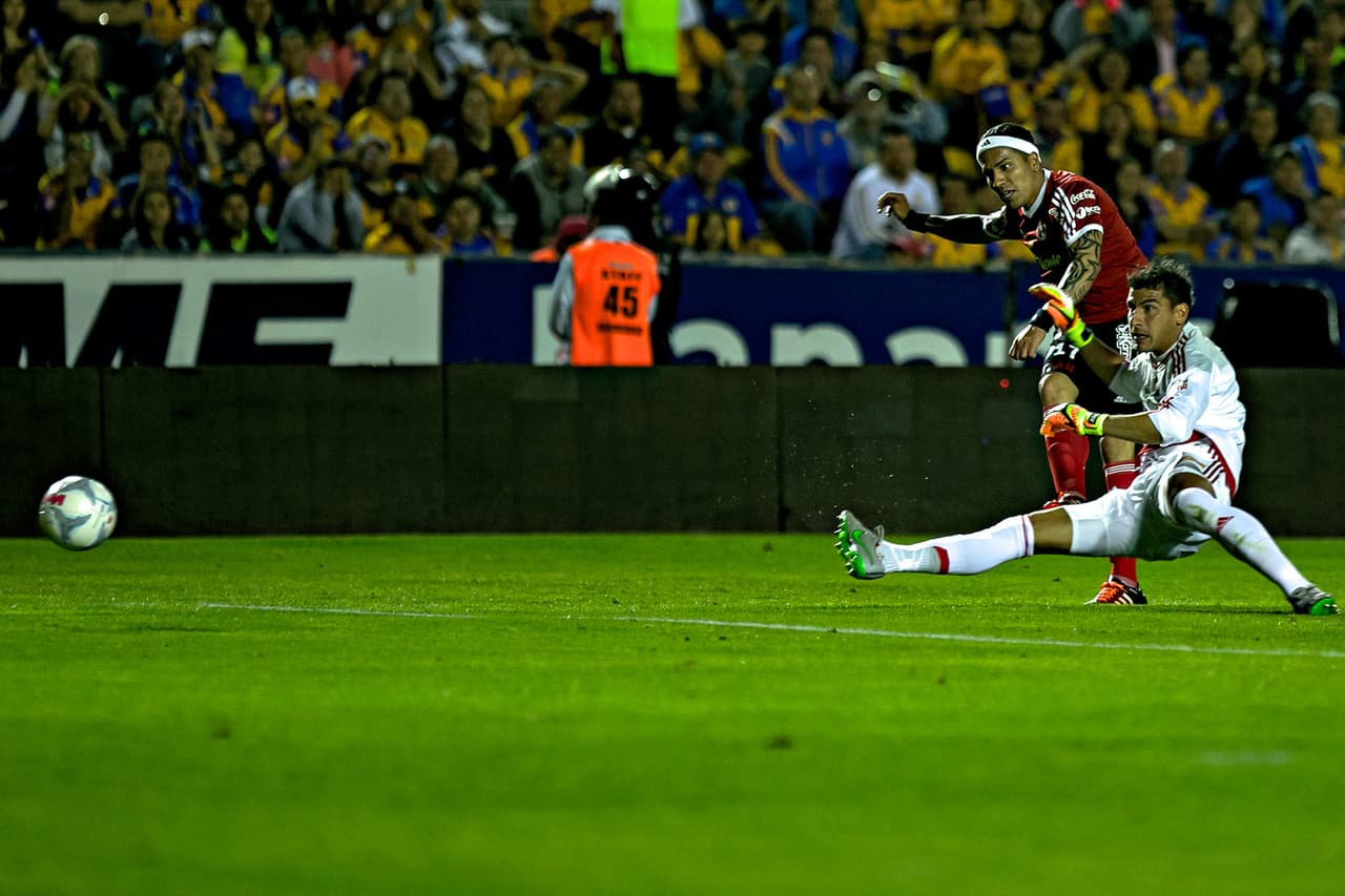 La confianza de Nahuel Guzmán es una de sus aliadas, pero en exceso se convierte en motivo de terribles fallos. El arquero de Tigres quiso jugar el balón frente a Dayro Moreno y el colombiano de Xolos se lo arrebató para marcarle gol en partido de la jornada 6 del Clausura 2016.