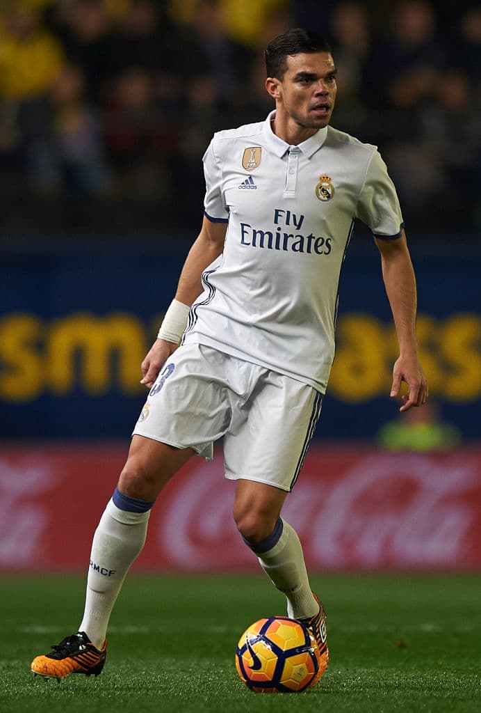 En junio de 2017 Pepe confirmó que no renovaría con el Real Madrid y anunció su salida del club blanco después de ganar tres Ligas, dos Copas del Rey, dos Supercopas de España, tres Ligas de Campeones, dos Supercopas de Europa y dos Mundiales de Clubes.
<br>