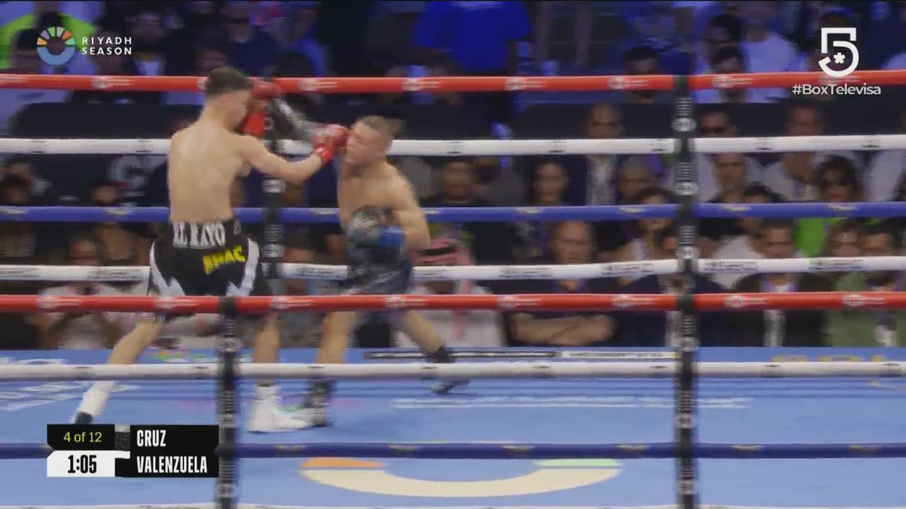 Round 4: Pitbull castiga a Valenzuela con su poderosa derecha