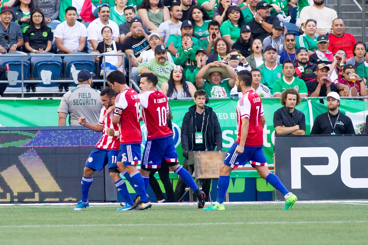 Antonio Bareiro, pretendido por Pumas UNAM, recortó distancia para Paraguay al minuto 45.