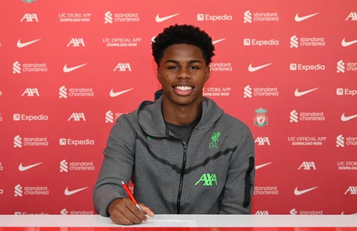 Hondureño Keyrol Figueroa firma contrato con el Liverpool