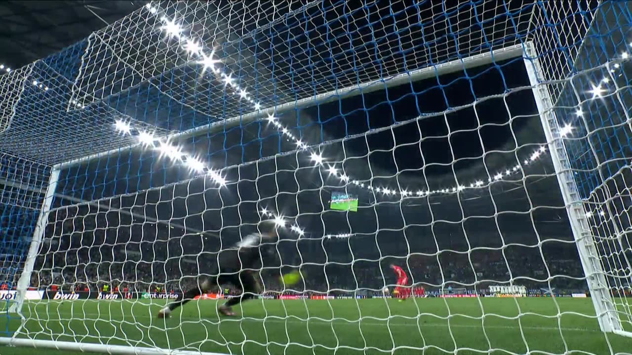 ¡GOL!  anota para Marseille. Luis Henrique