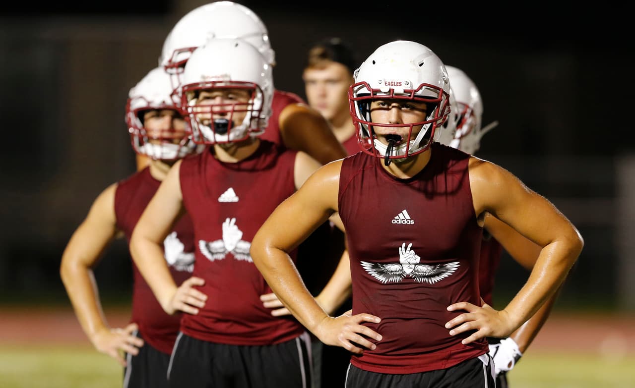 El fútbol americano es una de las disciplinas más respetadas en las escuelas de Estados Unidos y en este caso dio muestras de liderazgo ante un hecho que golpeó mucho la institución.