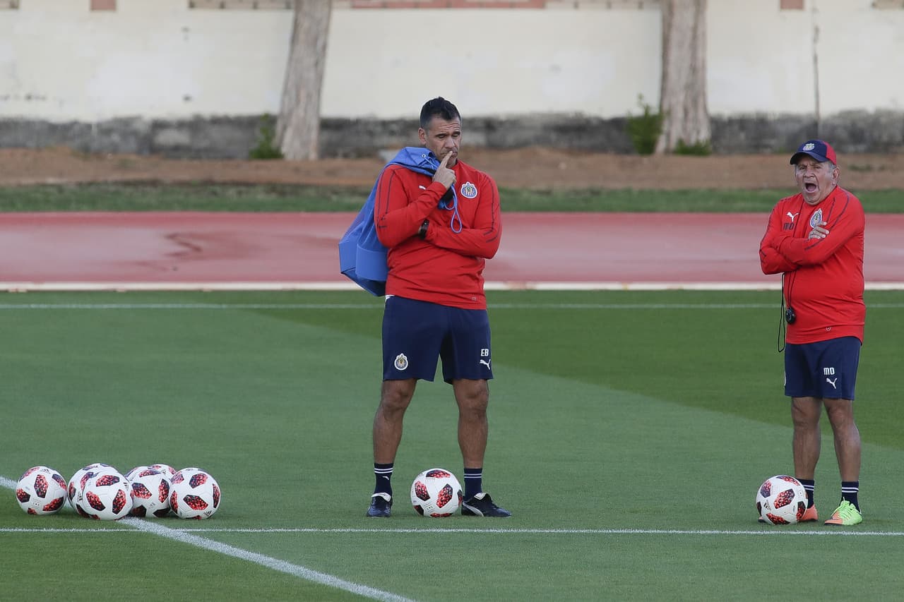 Aspectos generales del entrenamiento del Guadalajara previo a su partido ante el Esperánce Sportive de Túnez en el Estadio Hazza bin Zayed en Al Ain, Emiratos Árabes Unidos.