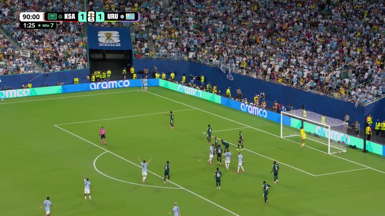 ¡TIRO ATAJADO! disparo por Federico Valverde.