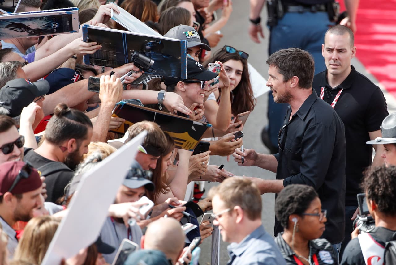 Celebridades como Matt Damon y Christian Bale fueron parte de la multitud de fanáticos que prendieron la fiesta de la Indy 500, competencia de la Indycar Series que vive su edición 103, siendo la de más historia en los deportes a motor.