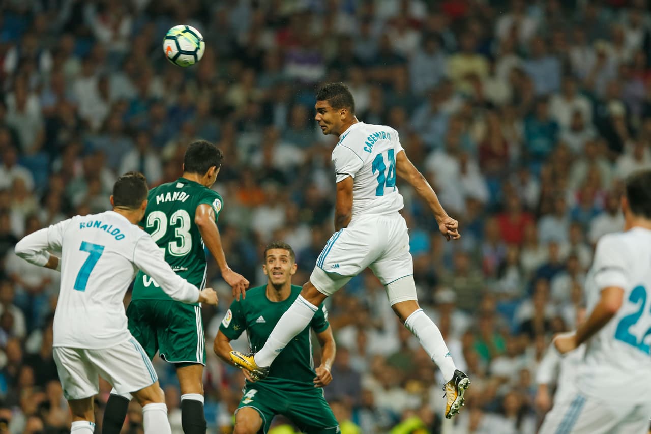 Aunque apeló al juego aéreo como alternativa, Betis supo evitar llegadas de peligro por esa vía.