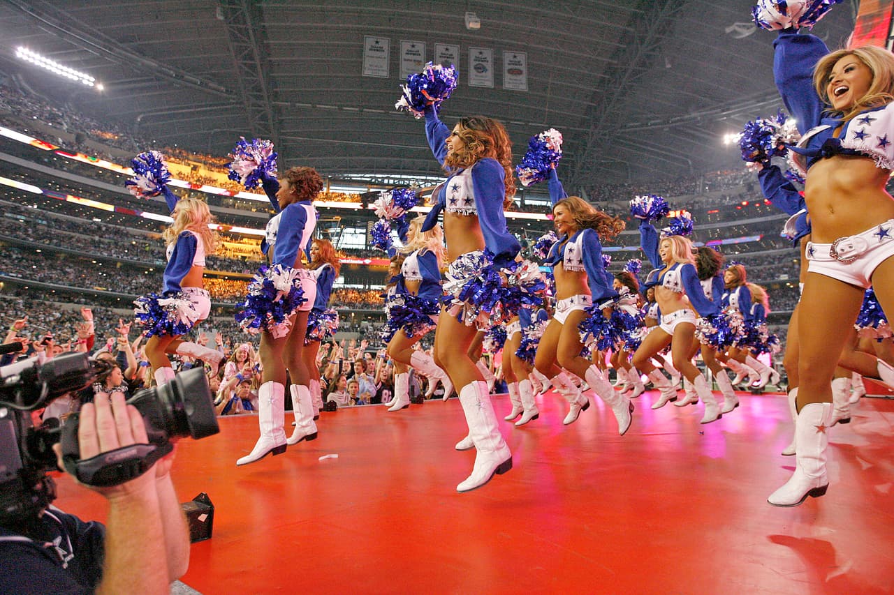 Las cheerleaders de los Dallas Cowboys cautivaron en Día del Pavo, Checa lo mejor de ellas.
