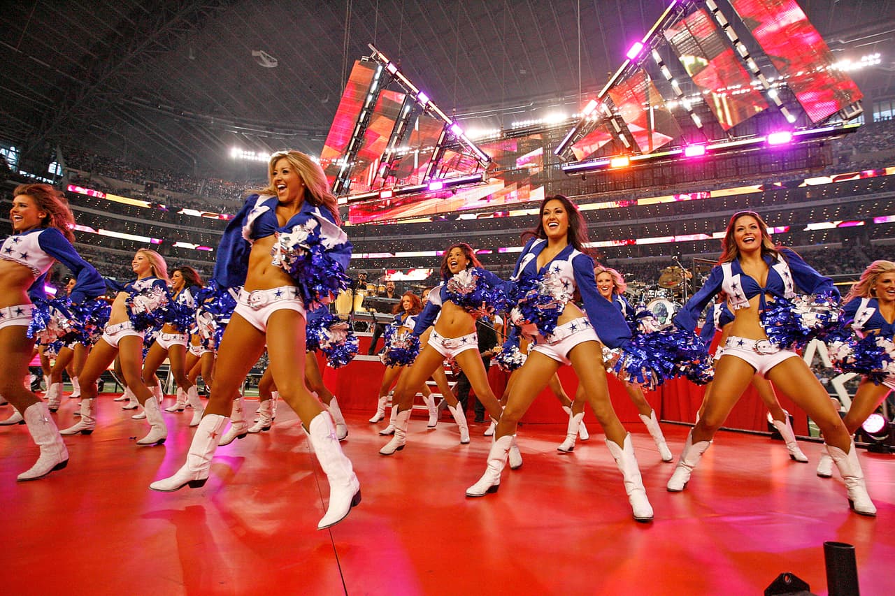 Las cheerleaders de los Dallas Cowboys cautivaron en Día del Pavo, Checa lo mejor de ellas.