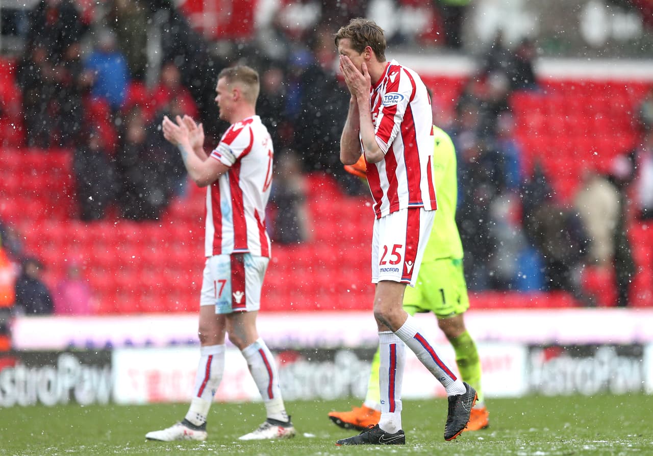 Siete jornadas sin ganar son las que acumula el 
<b>Stoke City </b>en Inglaterra, además las dos últimas han sido derrotas. Con 27 puntos está en zona de descenso y en esta jornada enfrentará al Arsenal en Emirates.