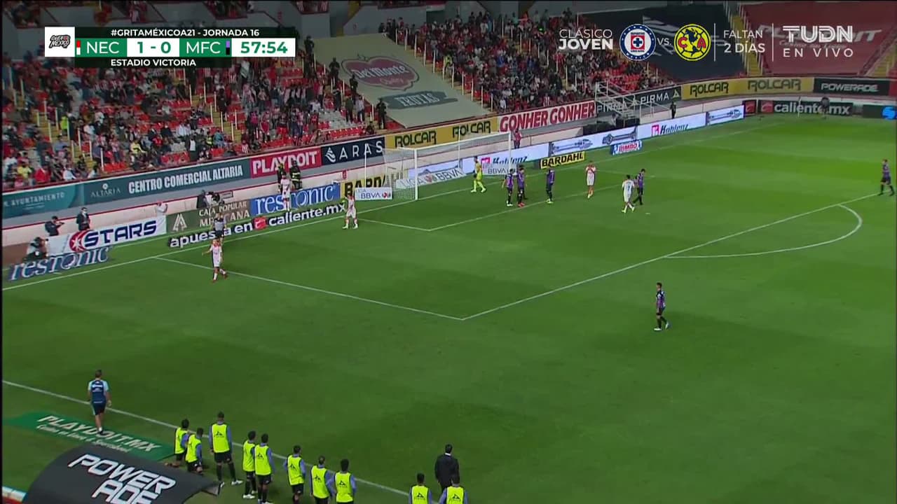 ¡TIRO ATAJADO! disparo por Rodrigo Aguirre.