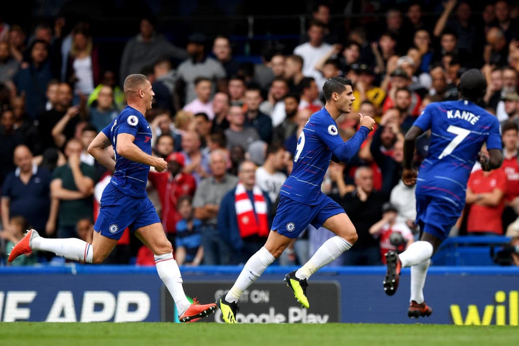 Chelsea celebró su triunfo 3-2 contra Arsenal en la segunda fecha de la Premier League, que tuvo a Maurizio Sarri como ganador contra Unai Emery en este tipo de duelo en el torneo inglés.