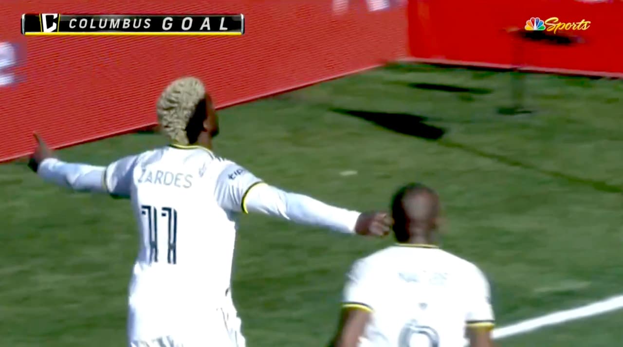 Gyasi Zardes remata solo frente al portero y Columbus le da la vuelta al marcador