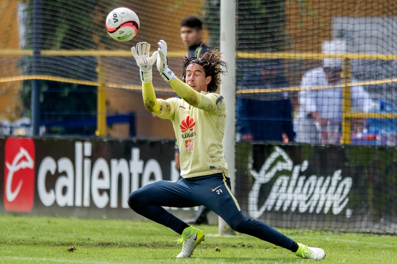 De igual forma, el arquero Óscar Jiménez entró en una sana competencia por la titular contra Agustín Marchesín.