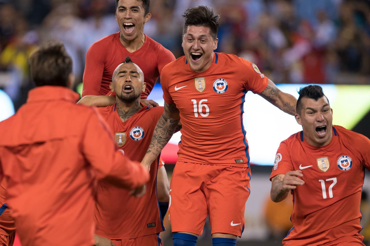 <b>Delantero: Nicolás Castillo</b>
<br>Pumas ya se contagió de la oleada chilena y se trajo ni más ni menos que al bicampeón de goleo del país andino. Ya con paso en el fútbol europeo y apenas 23 años, es la apuesta fuerte de los auriazules para su intermitente delantera. Hay que ponerlo en la mira.