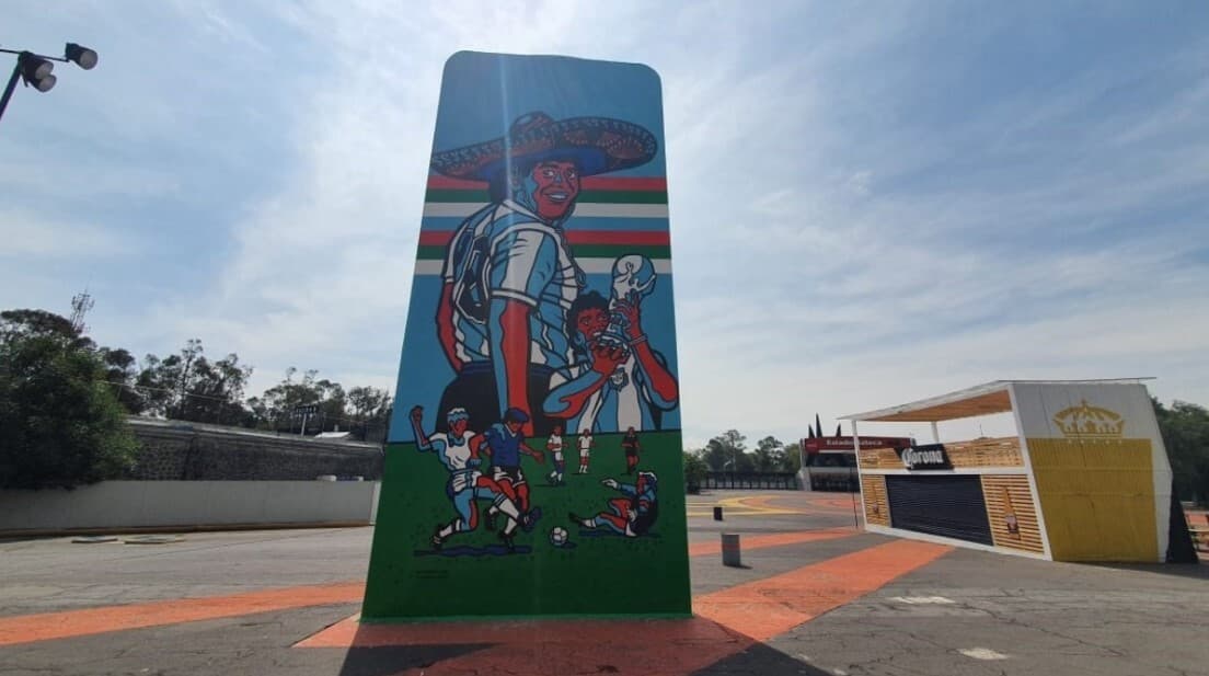 Dedican mural a Diego Maradona afuera del Estadio Azteca