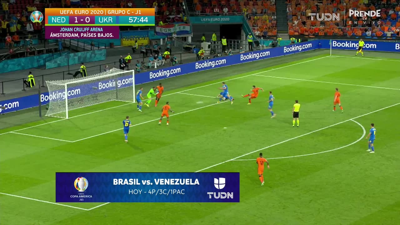 ¡GOL!  anota para Holanda. Wout Weghorst