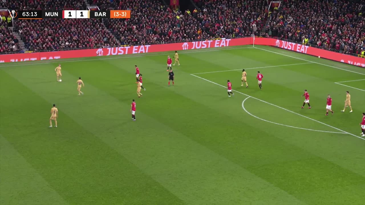 ¡TIRO ATAJADO! disparo por Jules Koundé.