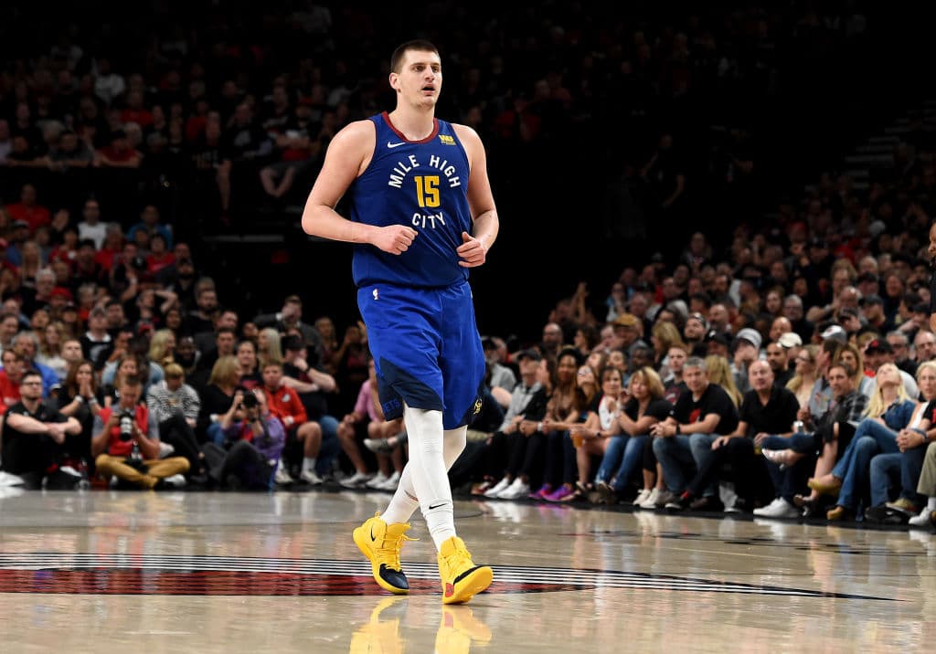 El poste serbio 
<b>Nikola Jokic</b> 
<b>(Denver Nuggets)</b> es una de las gratas revelaciones en estos listados al aparecer por primera vez en su carrera en este selecto grupo.