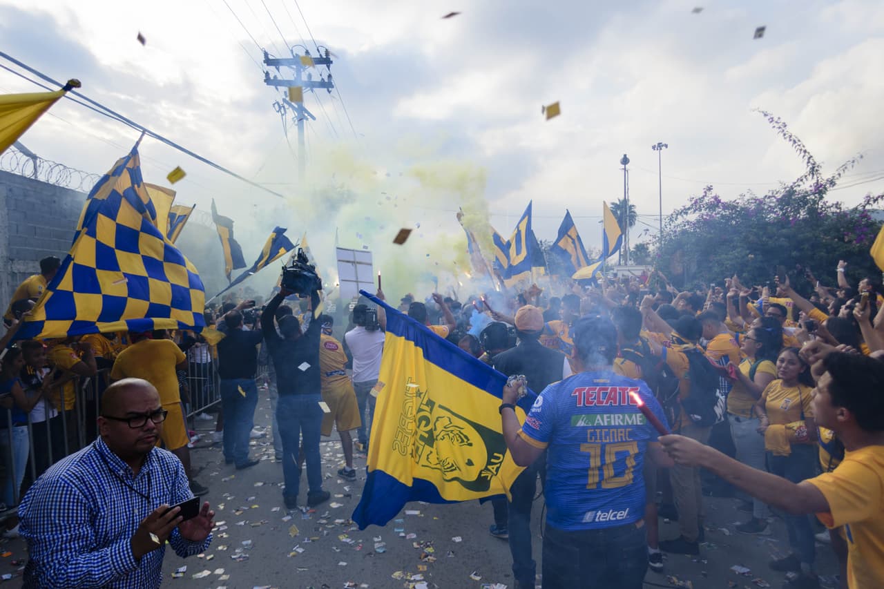 La pasión del Clásico Regio pasó los límites y la violeincia fue partcipe.