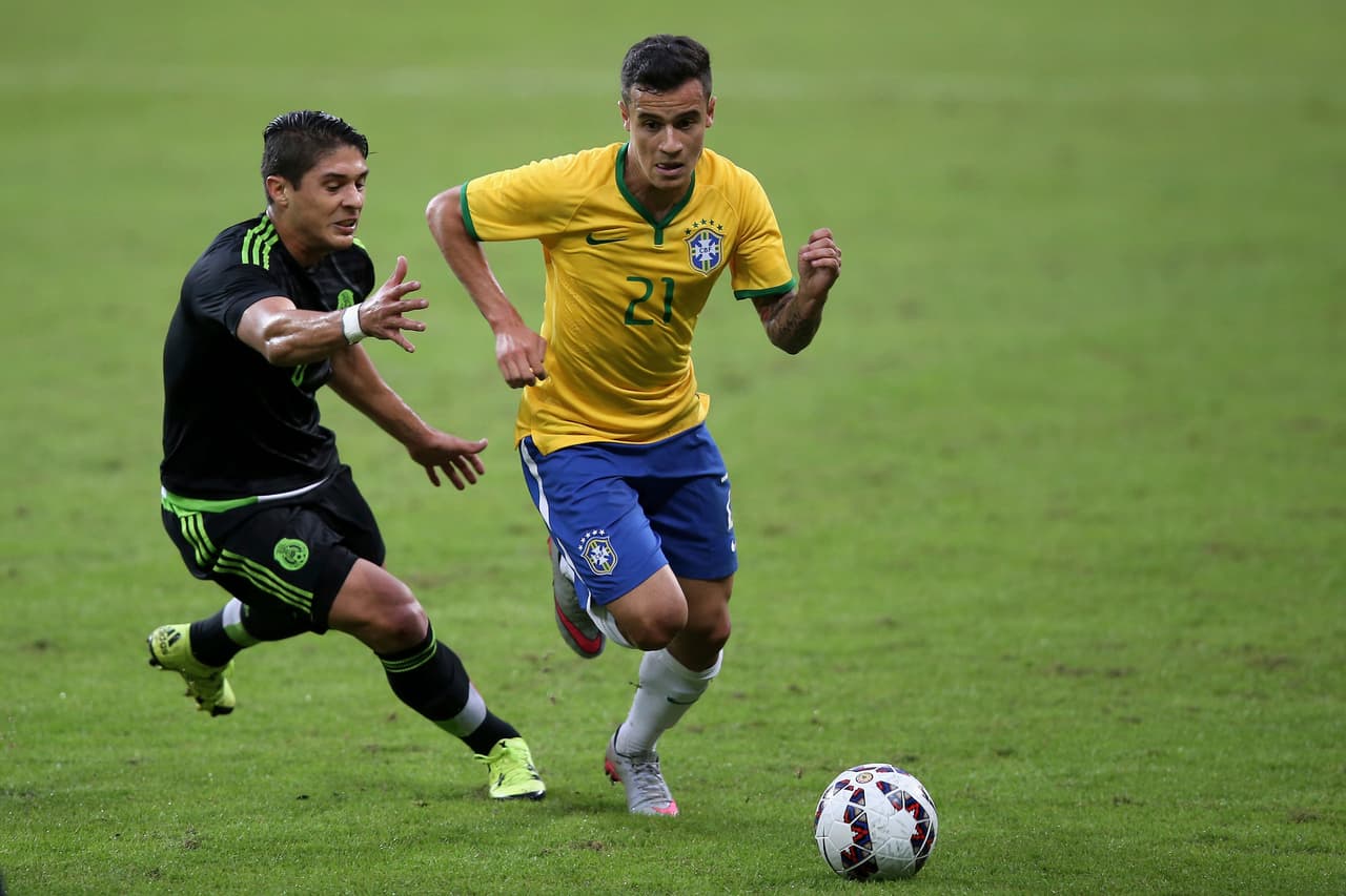 Philippe Coutinho: De lo mejor que tuvo Brasil ante los mexicanos, jugando por el centro o por las bandas y metiéndose hasta zona final, como en el caso del gol que marcó, una joya en la que se quitó a toda la defensiva rival llegando hasta la línea final. Calificación: 7.