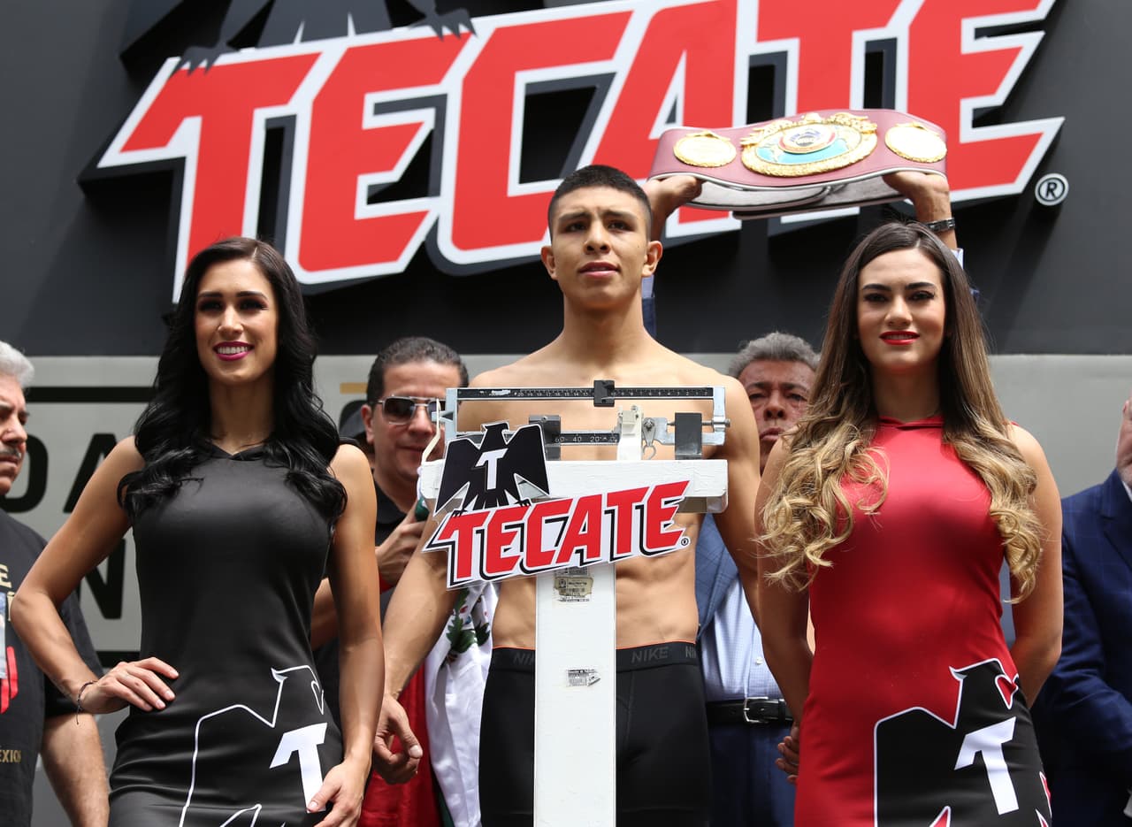 El mexicano Jaime Munguía defenderá la corona superwélter de la OMB este domingo ante el irlandés Dennis Hogan en la Arena Monterrey.