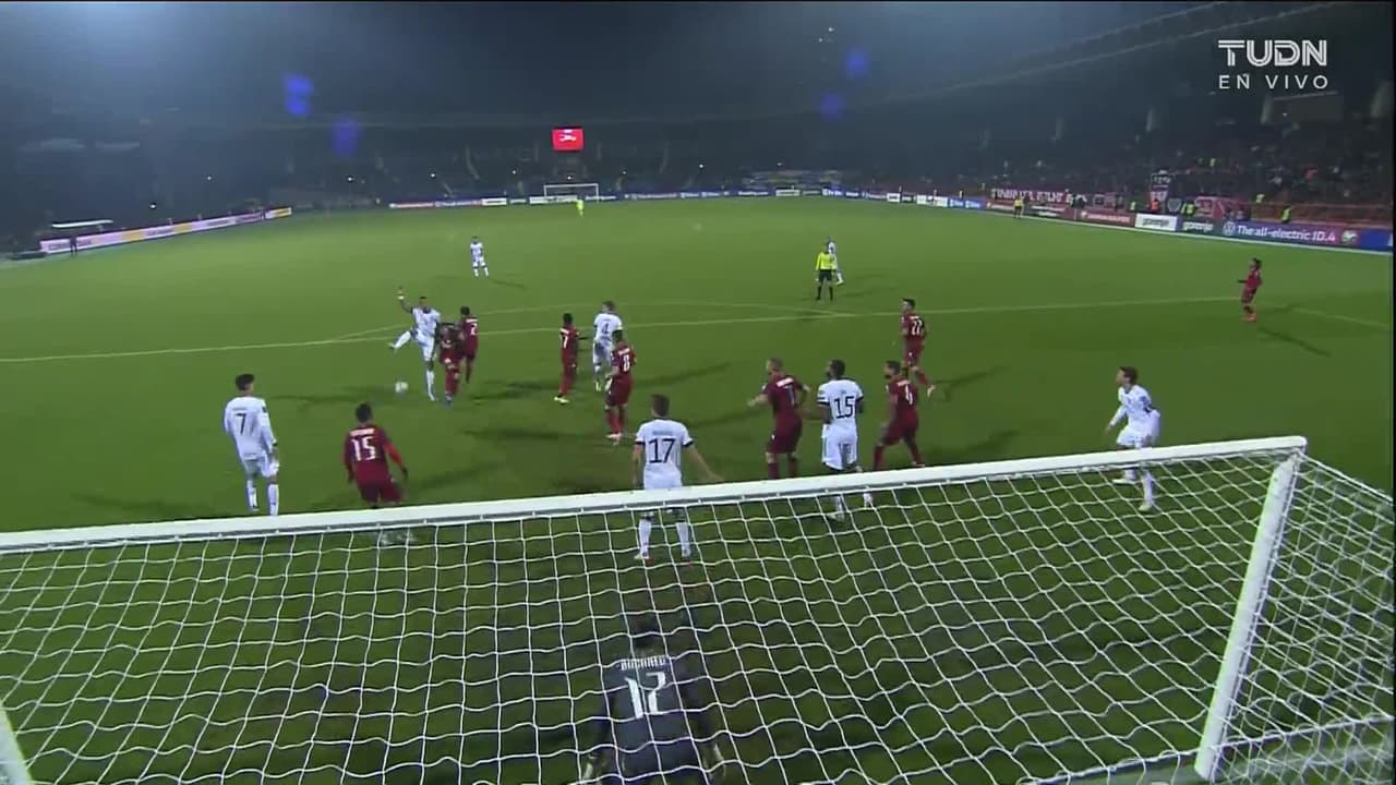 ¡TIRO ATAJADO! disparo por Kai Havertz.