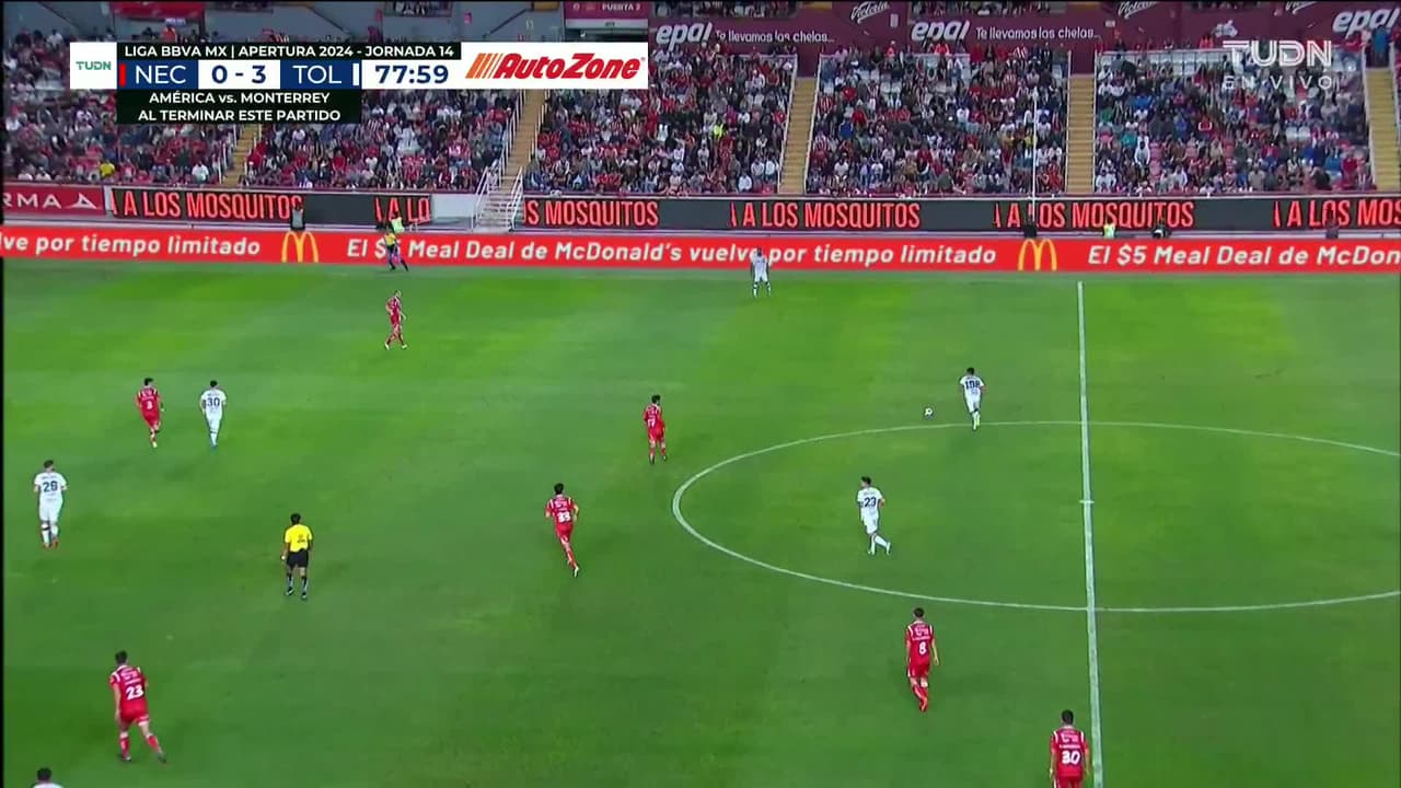 ¡CERCA! Agustín Palavecino disparó que se estrella en el poste.