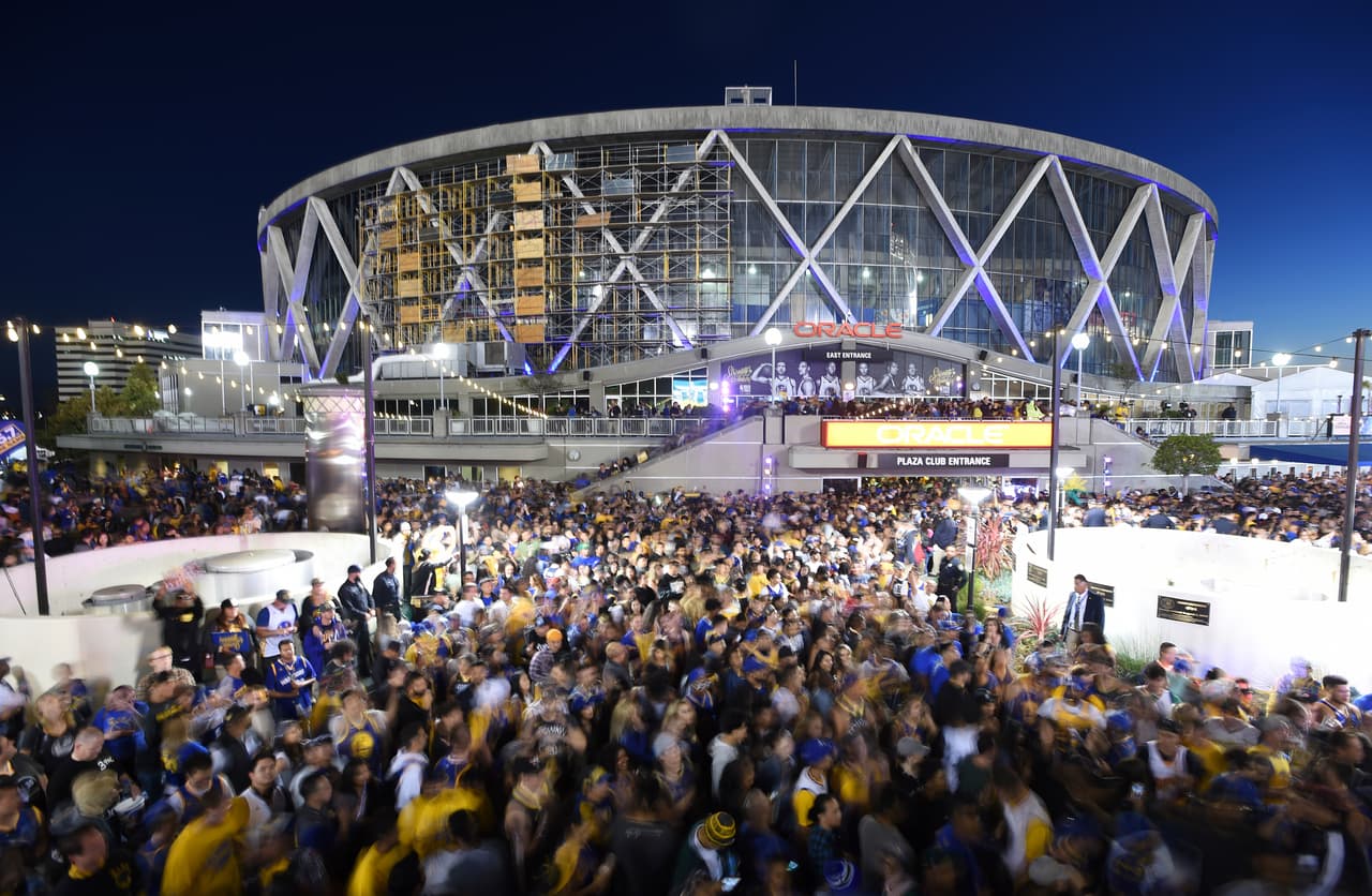 La Oracle Arena se despidió de los Warriors con una dolorosa derrota