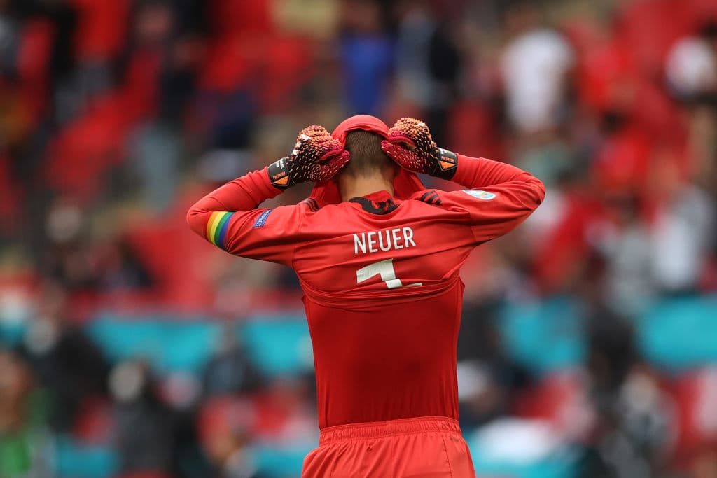 Inglaterra derrota a Alemania 2-0 y califica sin problema a Cuartos de Final. Con anotaciones de Sterling y Kane, los 'Tres Leones' dejan fuera a los alemanes y los mandan a casa. El inglés Jack Grealish fue clave para las anotaciones.