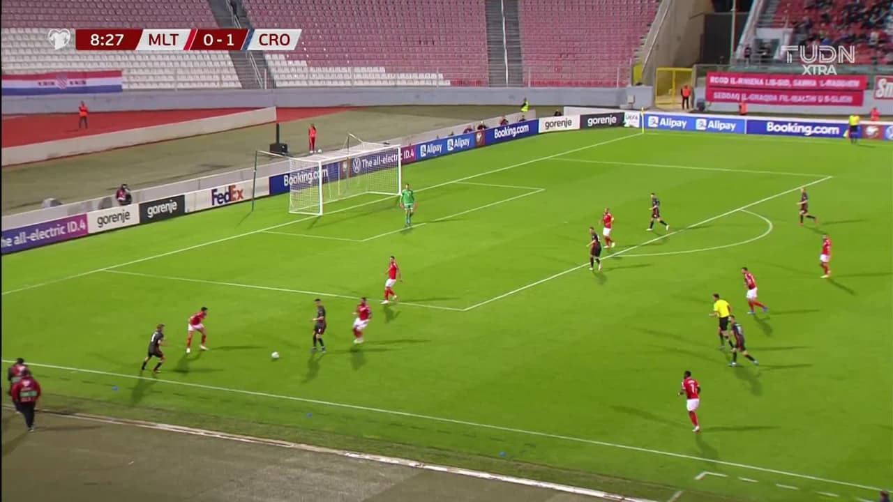 ¡TIRO ATAJADO! disparo por Luka Modric.