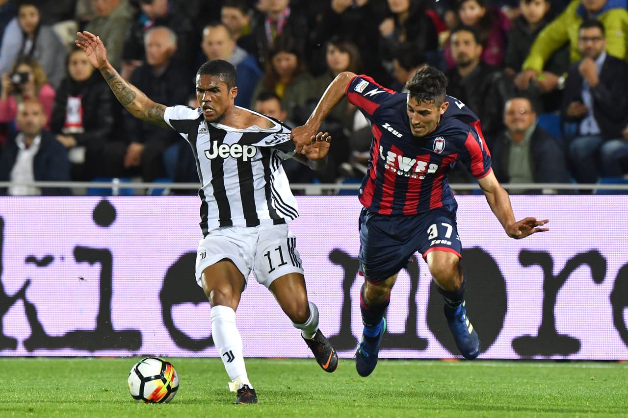 Juventus no puso superar a Crotone y quedó con apenas cuatro puntos de diferencia arriba de Nápoles con nueve por disputar en la Serie A de Italia, que aún está en suspenso.