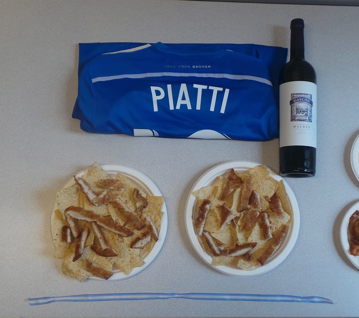 Ubica la Milanesa a tu gusto, siempre y cuando quepa dentro de los platos.