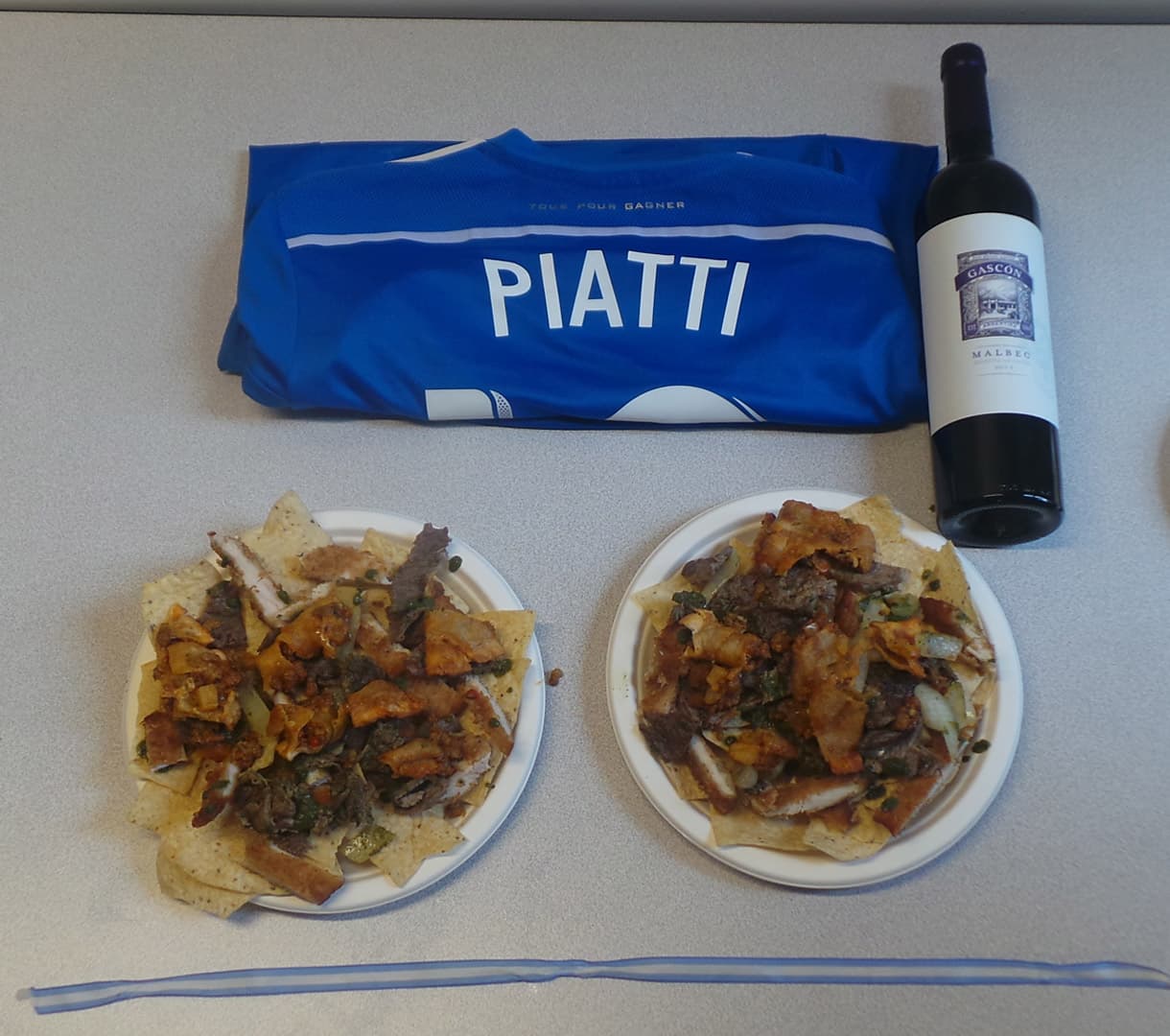 Distribuye las Empanadas en trozos especiales para que fluyan los jugos de cada ingrediente cuando se envíe al horno.