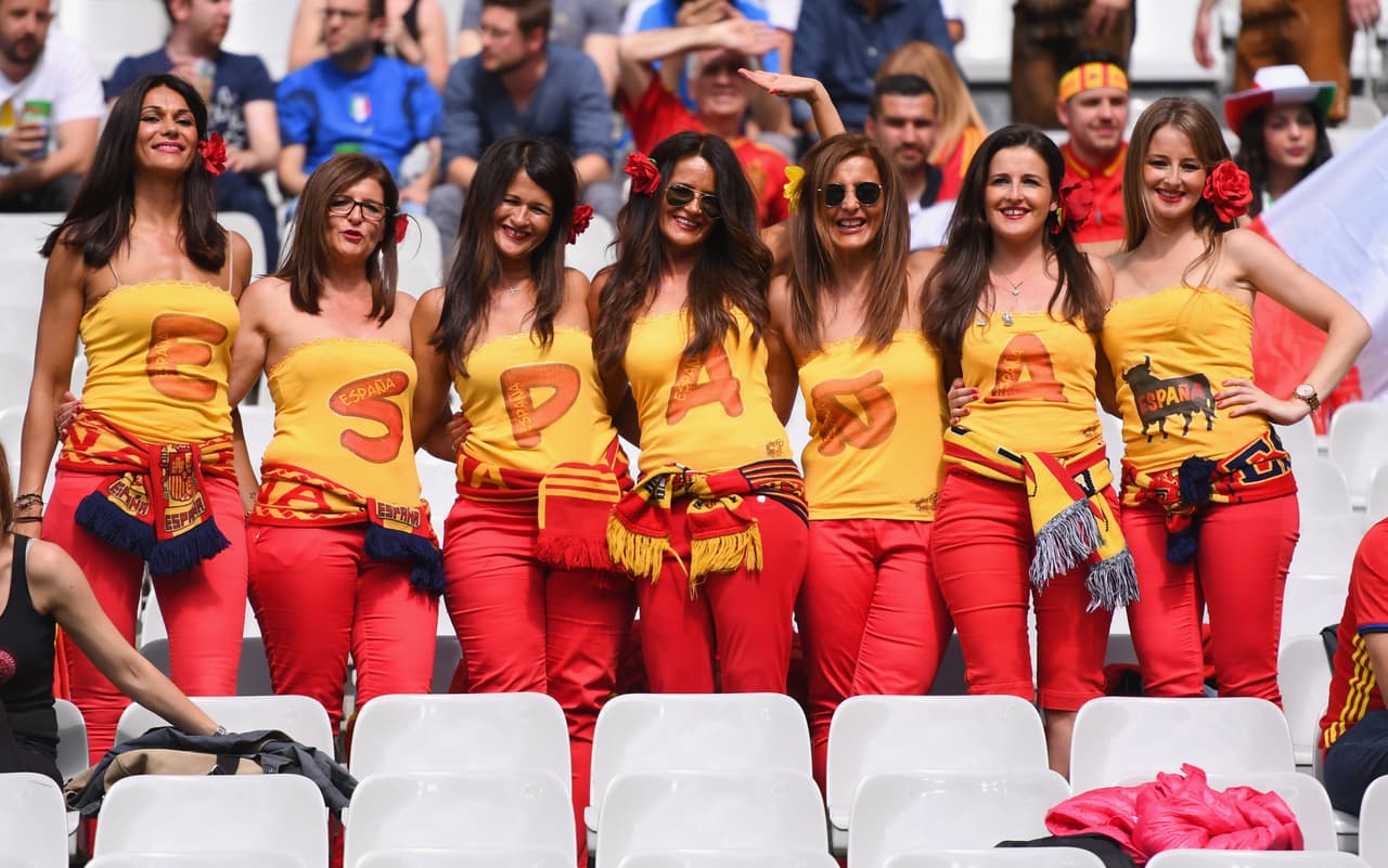 De todo el continente llegaron a Francia las más bellas fans para apoyar a su equipo en la Eurocopa. Mira las bellezas en la última fase de octavos de final.