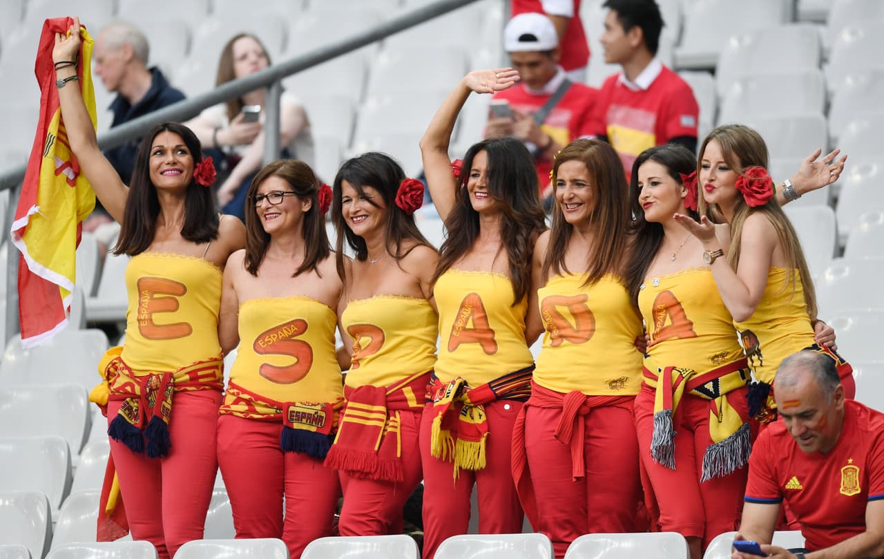 De todo el continente llegaron a Francia las más bellas fans para apoyar a su equipo en la Eurocopa. Mira las bellezas en la última fase de octavos de final.