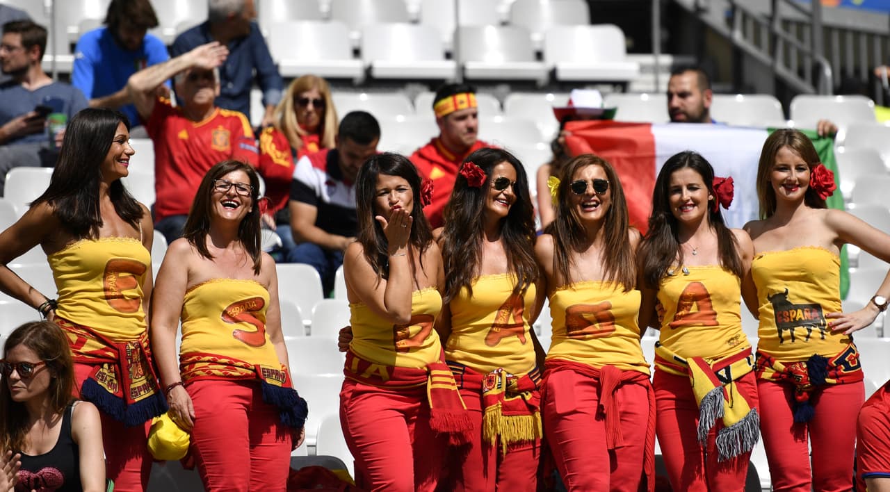De todo el continente llegaron a Francia las más bellas fans para apoyar a su equipo en la Eurocopa. Mira las bellezas en la última fase de octavos de final.