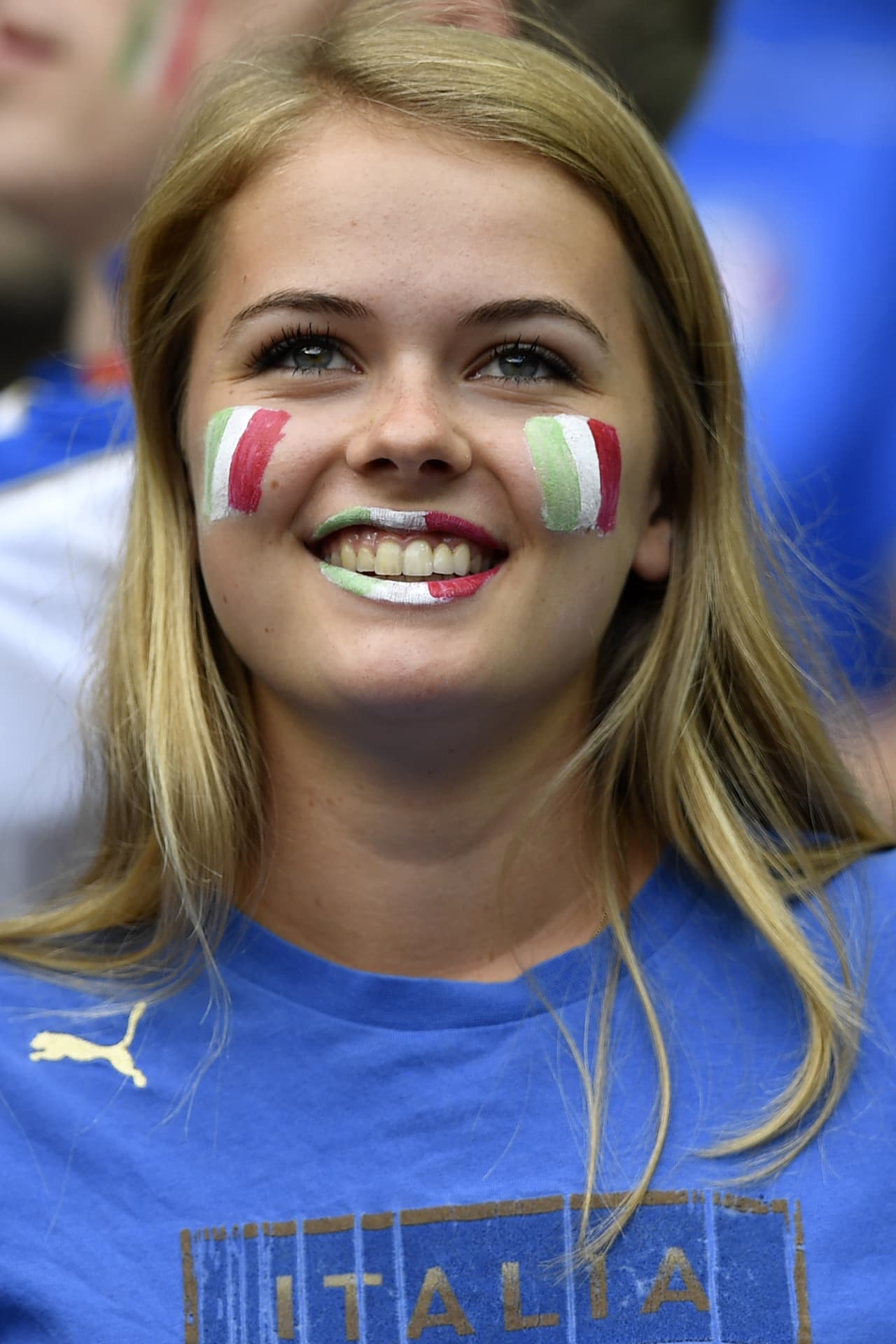 De todo el continente llegaron a Francia las más bellas fans para apoyar a su equipo en la Eurocopa. Mira las bellezas en la última fase de octavos de final.