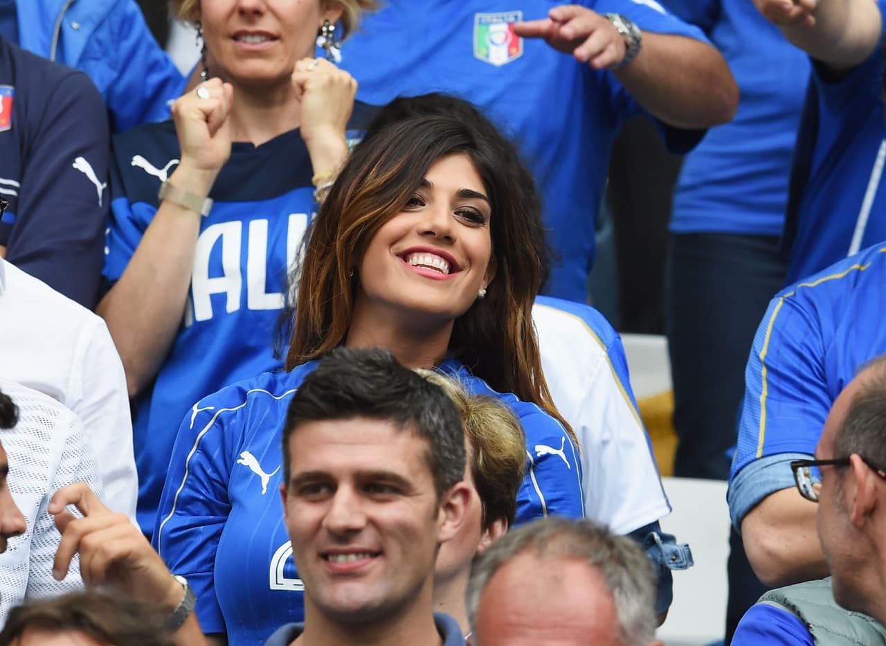 De todo el continente llegaron a Francia las más bellas fans para apoyar a su equipo en la Eurocopa. Mira las bellezas en la última fase de octavos de final.