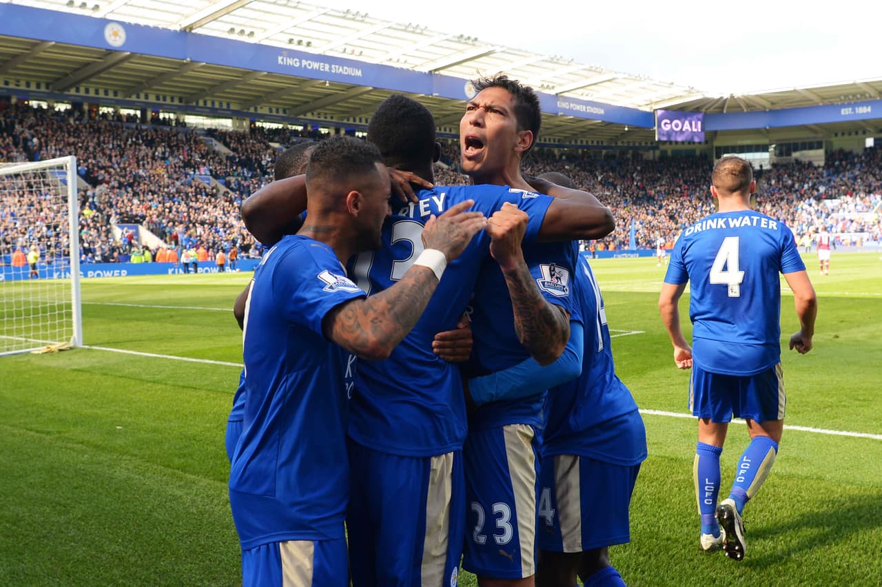 Leicester rescata un punto ante West Ham pese a expulsión de Vardy