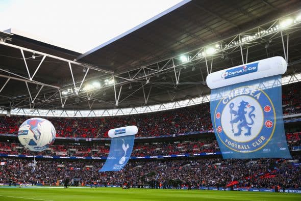 El nuevo estadio de Wembley fue el escenario del gran partido, el estadio lució un lleno espectacular por parte de los aficionados de los dos equipos.
