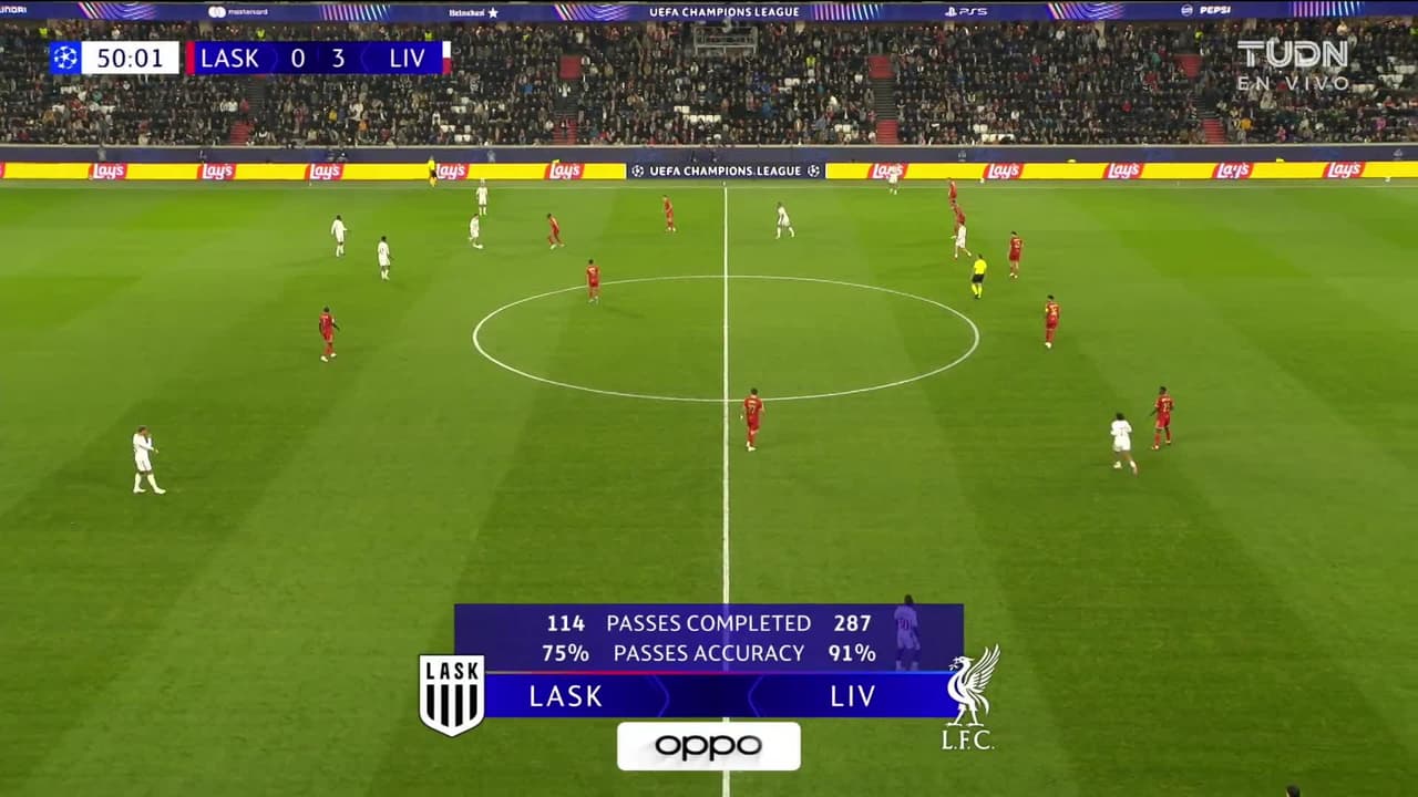 ¡GOL!  anota para Liverpool. Jeremie Frimpong