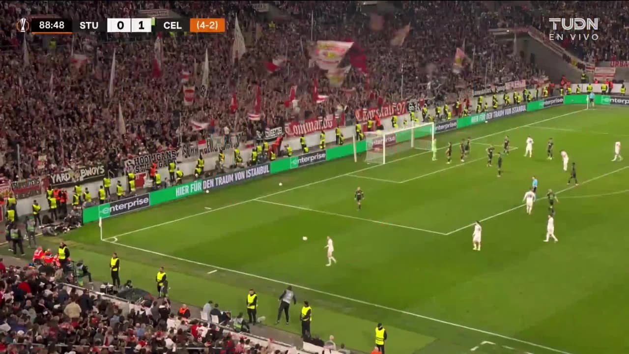 ¡TIRO ATAJADO! disparo por Sebastian Tounekti.